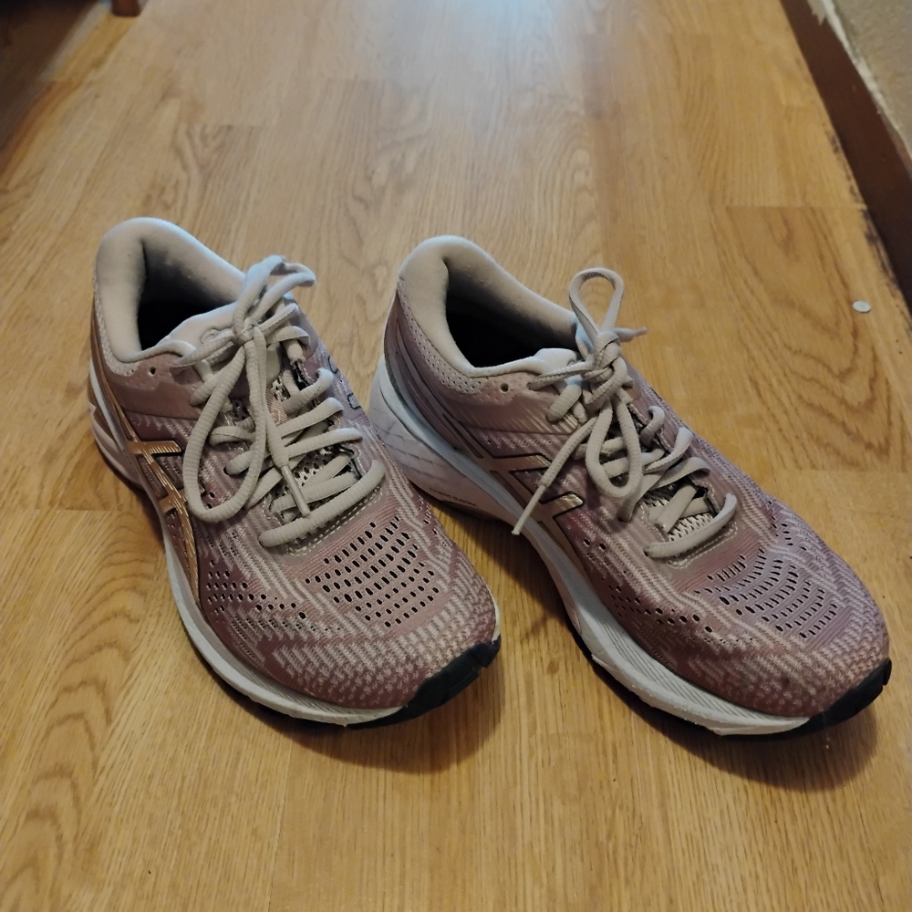 Used Pink Asics GT-2000 8